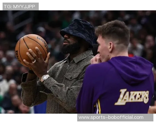 詹姆斯助力落选秀里夫斯展现团队精神乔丹科比难以做到的无私行为