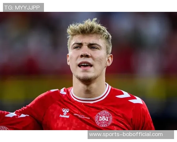 霍伊伦禁区内精彩抽射险些戴帽可惜高出横梁令人叹息